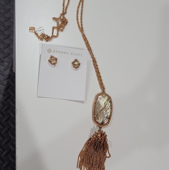 Kendra Scott Rose Gold Necklace Stud Earring Set - Picture 15 of 16